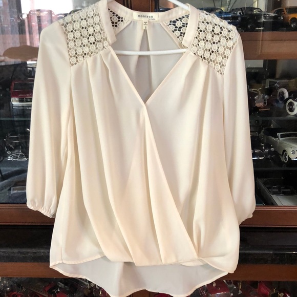 Monteau Tops - Monteau LA beautiful top❤️New listing⭐️BNWOT⭐️